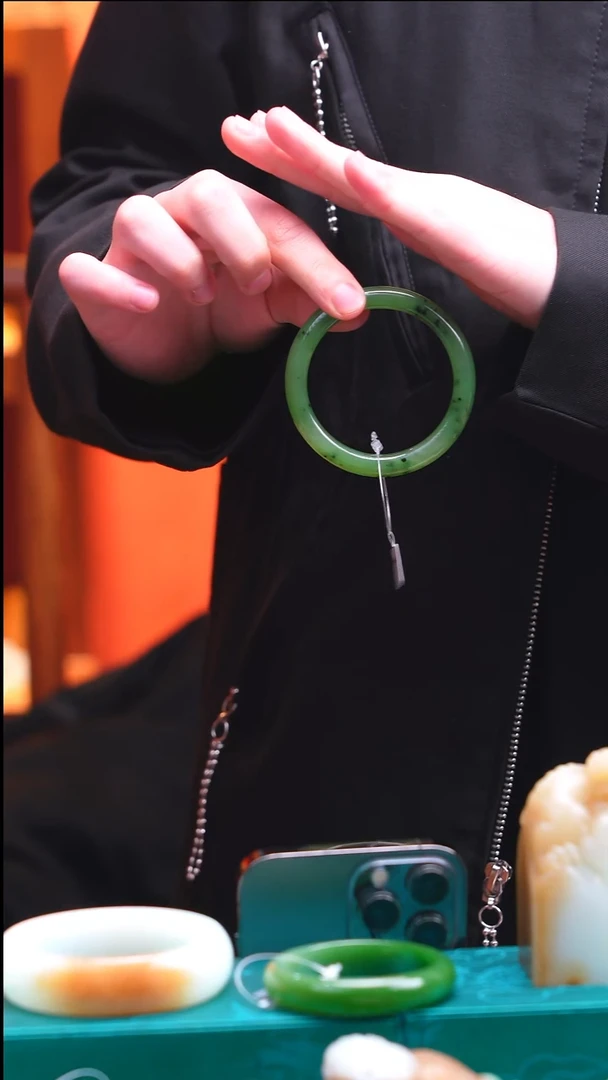 未镶嵌手镯和田玉碧玉乌兰海手镯