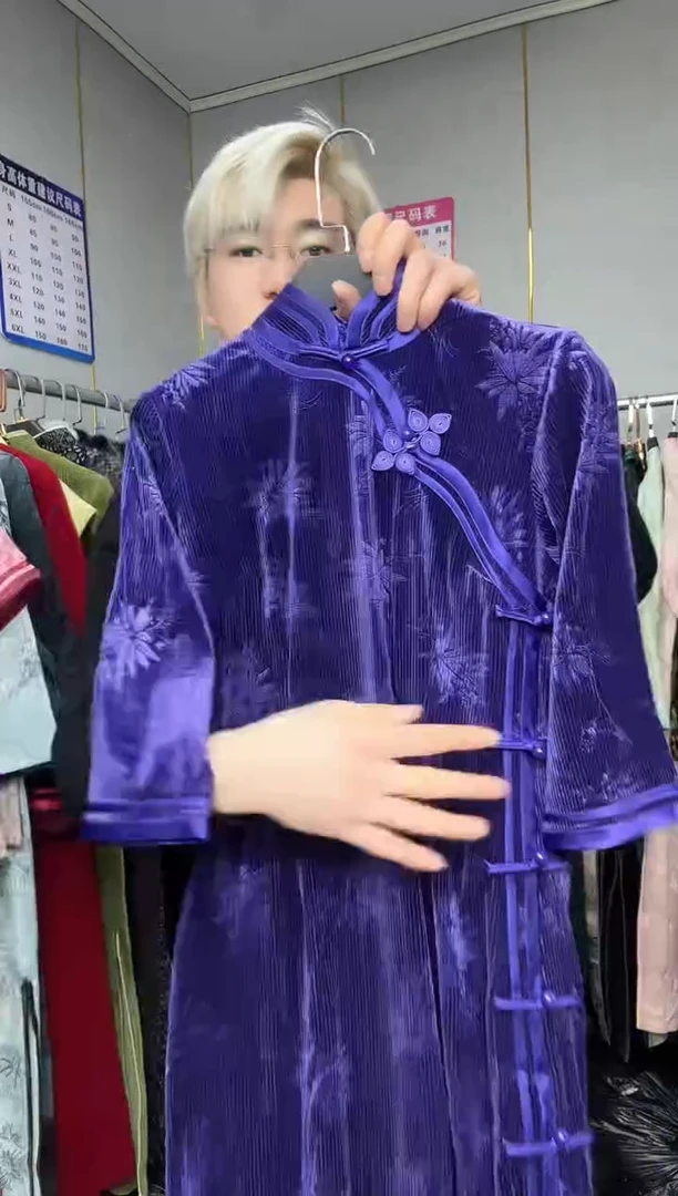 尺码：M M ，看清尺码再下单，特价款，少量微瑕疵，不退还。介意勿拍