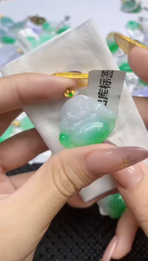 翡翠18K金镶嵌颈饰   天然翡翠A货  百元以上9米证书费自理