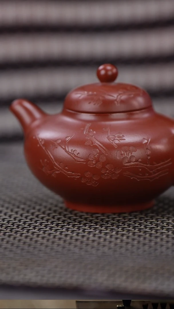 茶壶紫砂朱泥精工墨梅刻绘合欢130cc