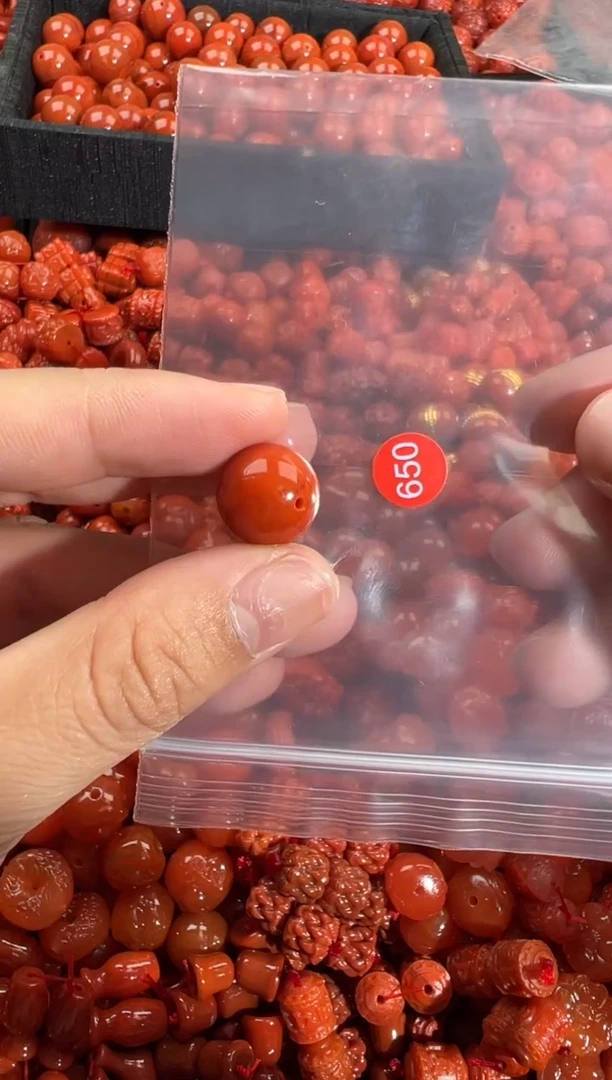 南红玛瑙未镶嵌颈饰1