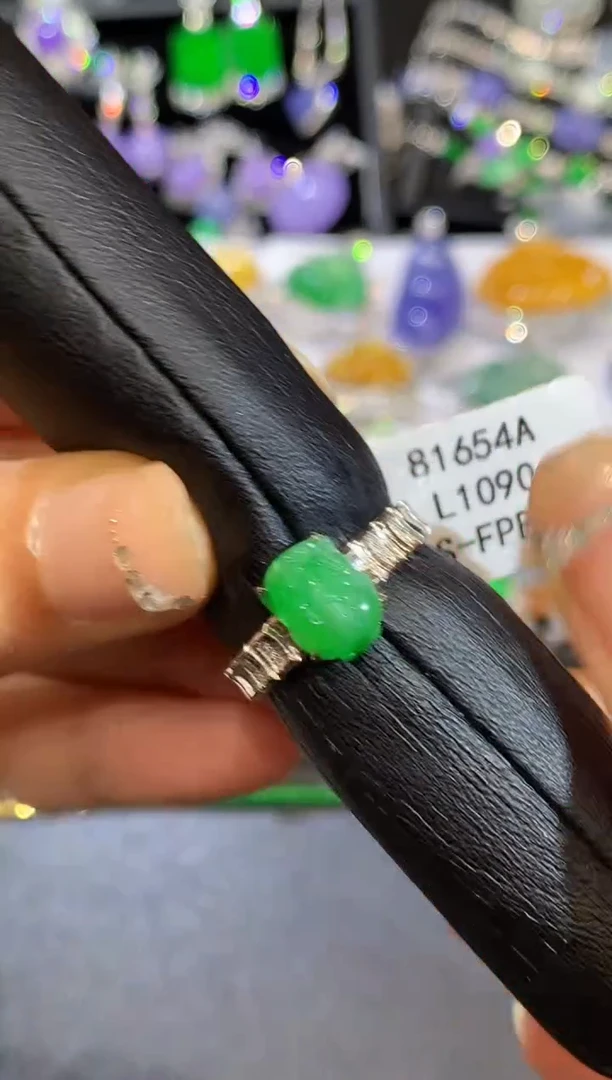 18K金镶嵌戒指翡翠L1090多样性发其一