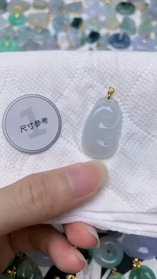 颈饰18K金镶嵌翡翠天然A货翡翠