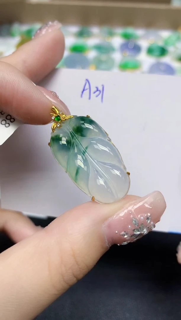 颈饰18K金镶嵌翡翠天然缅甸翡翠A货翡翠百元以上9元证书费自理