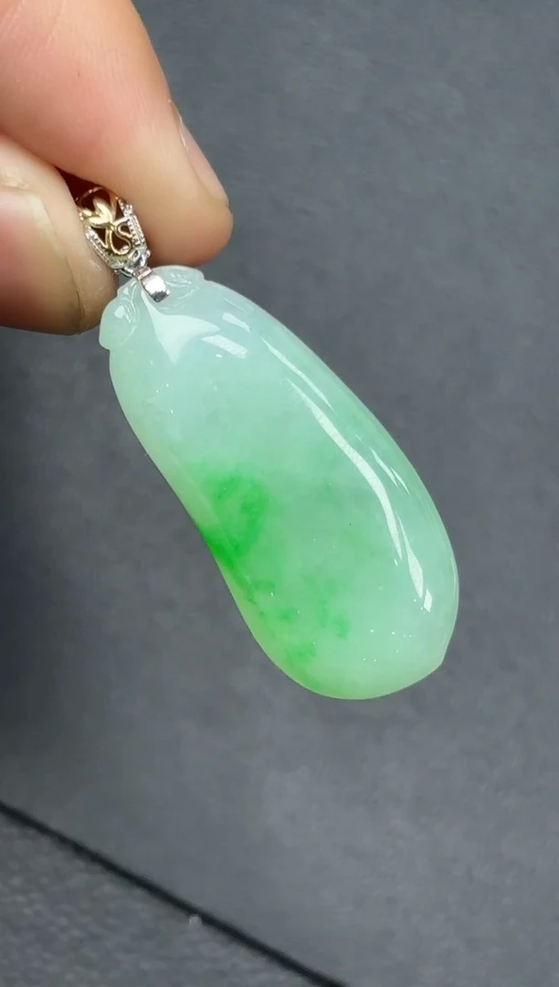 颈饰18K金镶嵌翡翠福瓜