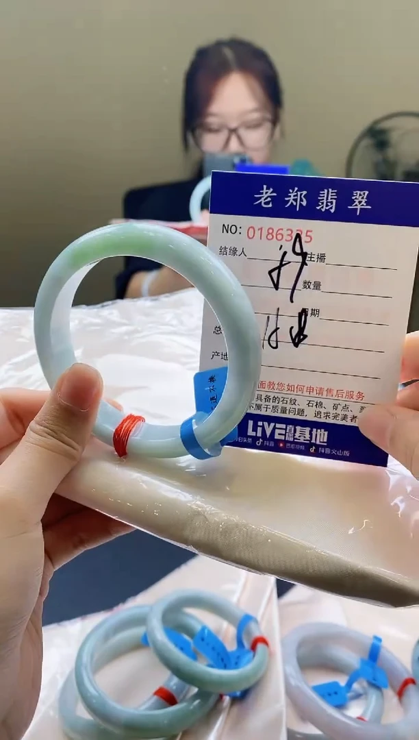 翡翠手镯未镶嵌AAAAA