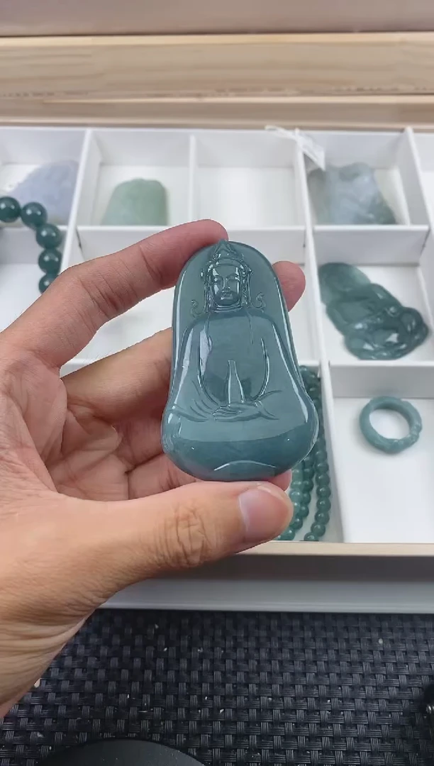 翡翠未镶嵌颈饰