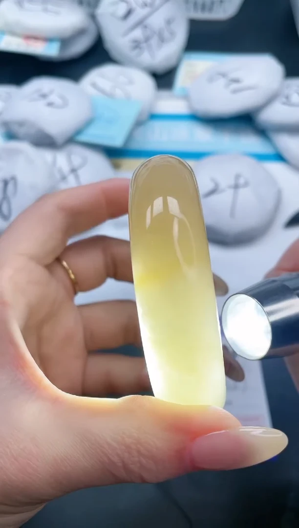 【闪购商品】石英质玉手镯未镶嵌19V145-56