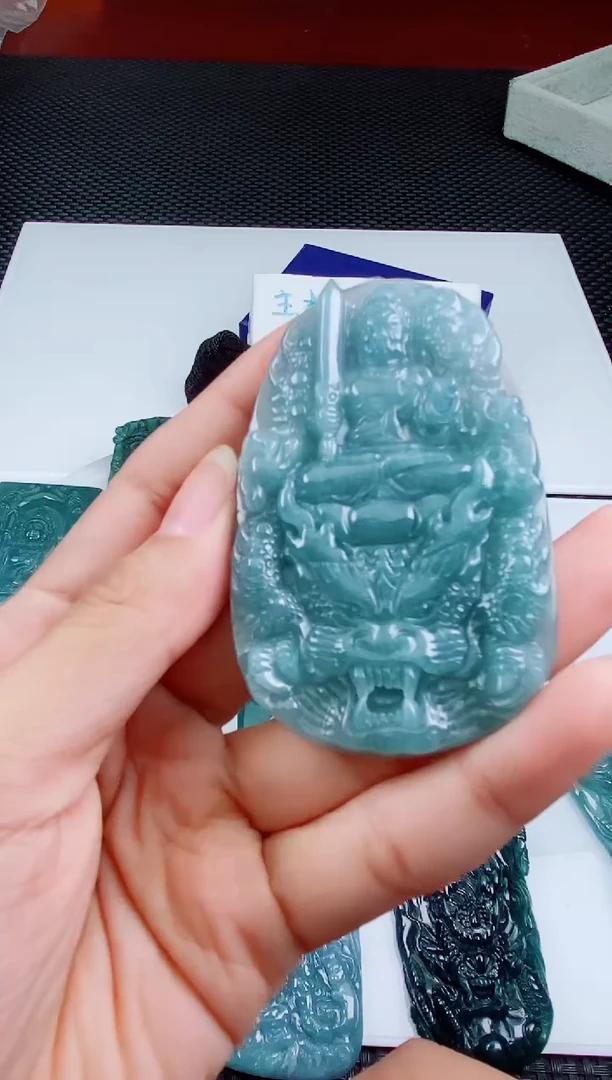 翡翠未镶嵌颈饰1