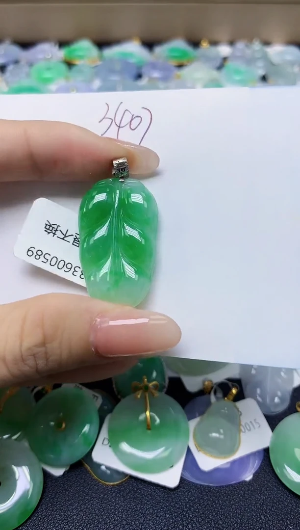 翡翠18K金镶嵌颈饰天然缅甸翡翠A货