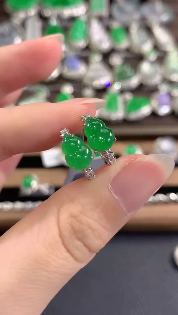 18K金镶嵌翡翠耳饰 c127
