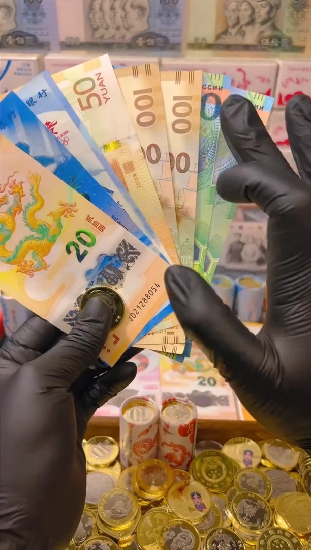 【闪购商品】其他普通金属龙腾盛世纪念八钞一币合集（纸+塑料）