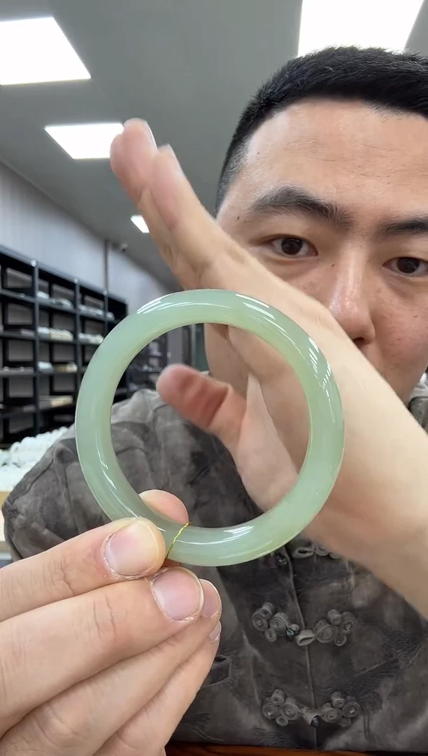 【闪购商品】和田玉手镯未镶嵌55.5  165