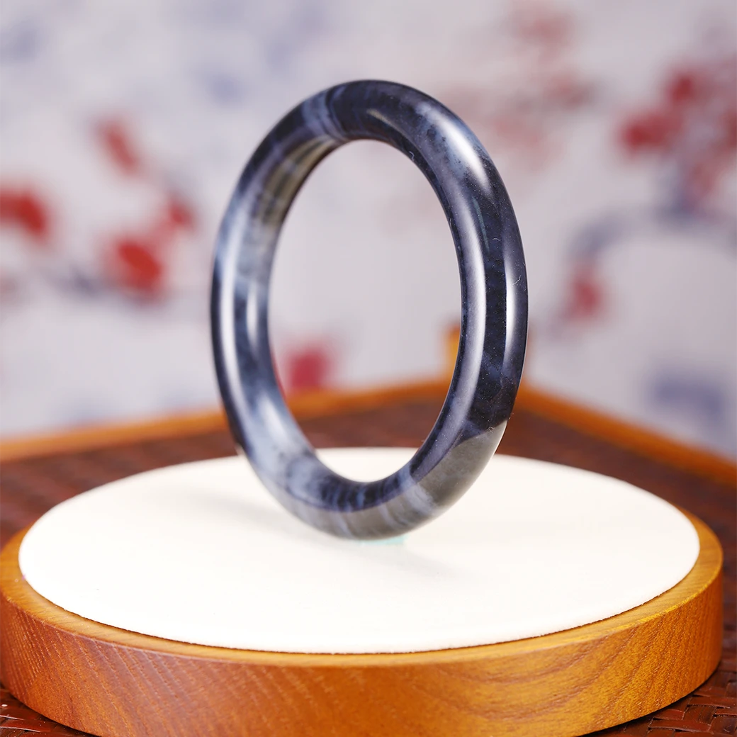 国玉和田玉青花手镯