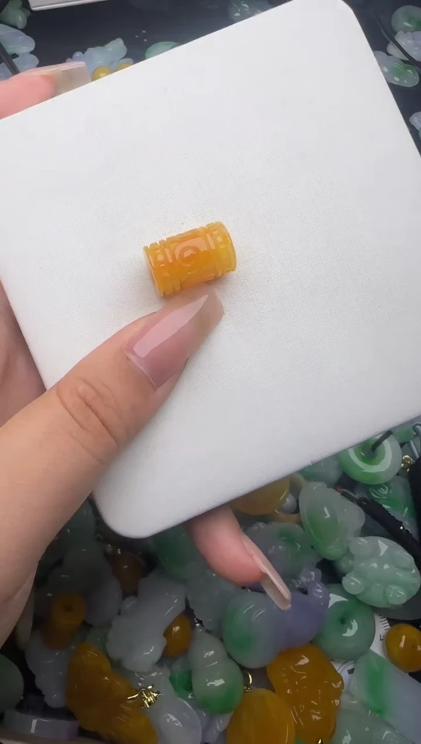 翡翠未镶嵌颈饰天然缅甸翡翠吊坠