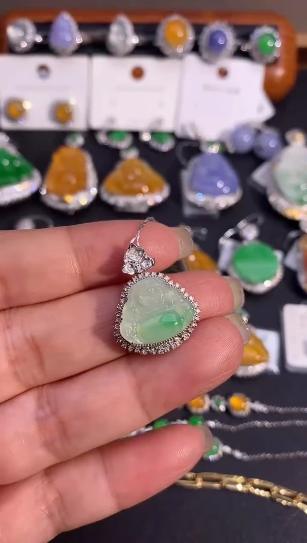 【闪购商品】翡翠颈饰18K金镶嵌吊坠