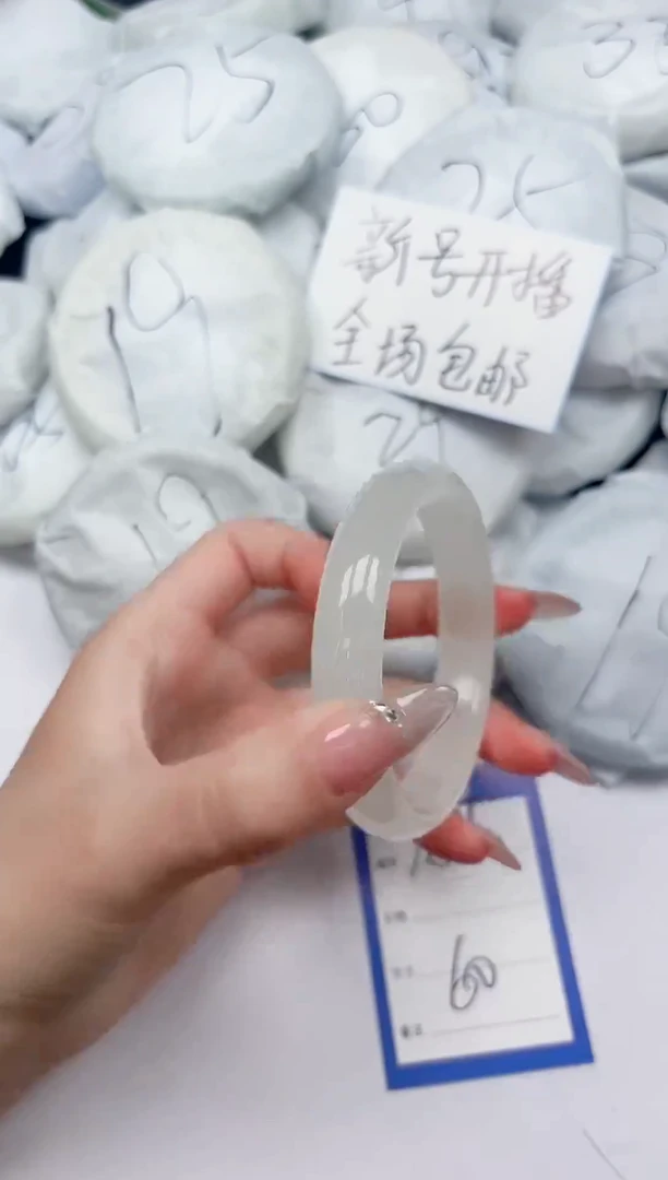 未镶嵌手镯石英质玉A96/60