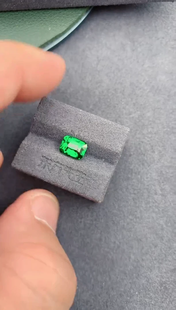 未镶嵌裸石石榴石（沙弗莱）2.05ct 沙弗莱 定制