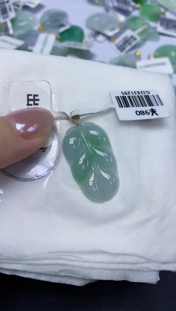 翡翠18K金镶嵌颈饰天然缅甸翡翠A货百元以上9元证书费自理