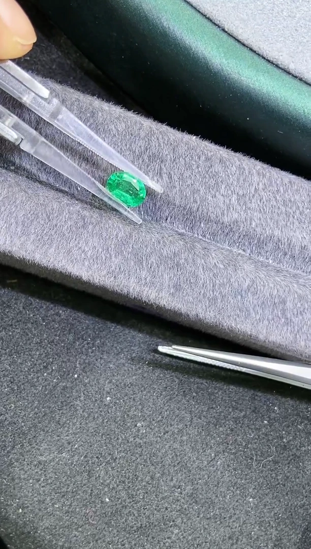 【闪购商品】定制祖母绿定制未镶嵌0.81克拉vvg玻璃体天然