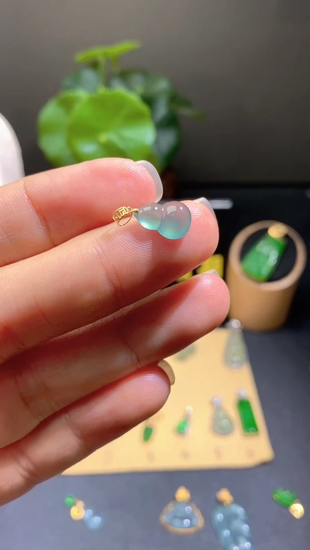 颈饰18K金镶嵌翡翠翡翠A货