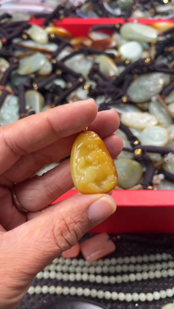 【闪购商品】和田玉颈饰未镶嵌多样性发货没有证书拍一发一有瑕