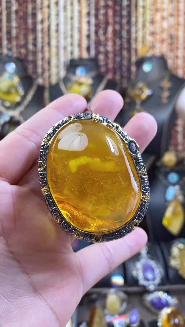 银S925镶嵌颈饰琥珀吊坠