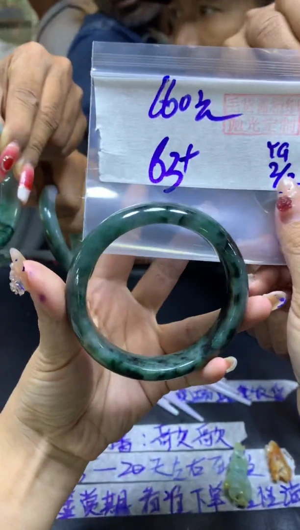 【闪购商品】定制翡翠未镶嵌手镯63+#660元毛货需精细抛光