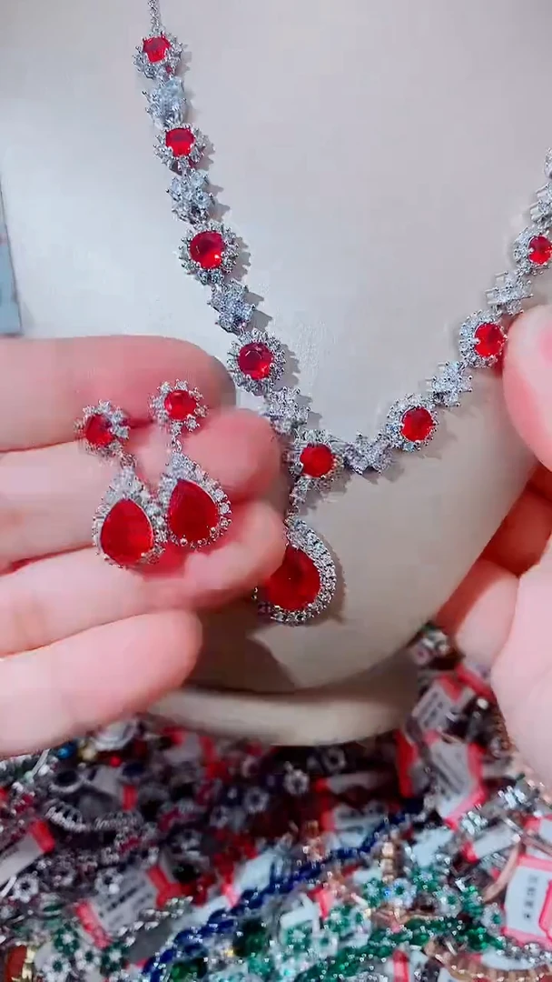 颈饰未镶嵌红宝石