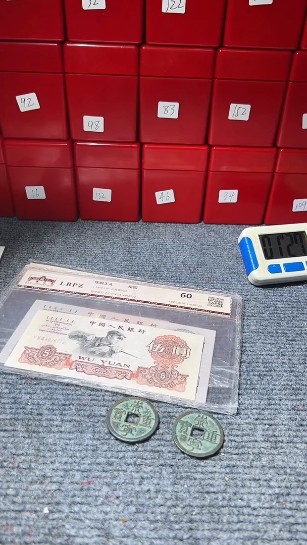 小****间不下播根/评级币一盒///1//