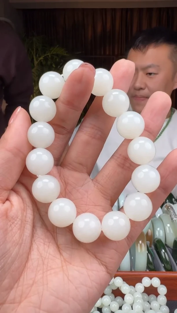【闪购商品】和田玉70未镶嵌2.24巴哥多样性发货