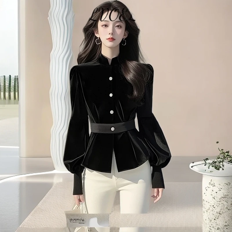 今年爆款气质黑色丝绒上衣女2025秋季爆款小众设计感收腰内搭衬衣