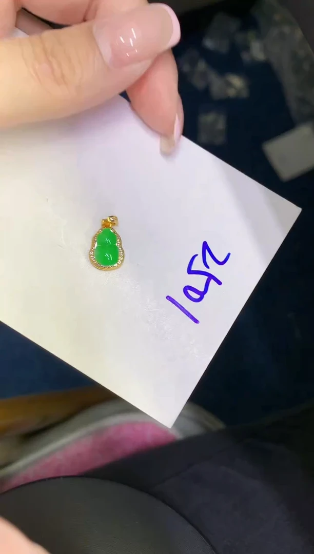 翡翠未镶嵌颈饰缅甸天然翡翠A货