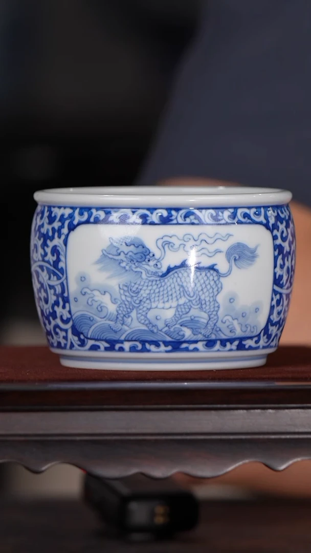 【瓷见如故】涂杏花青花开窗麒麟缸杯