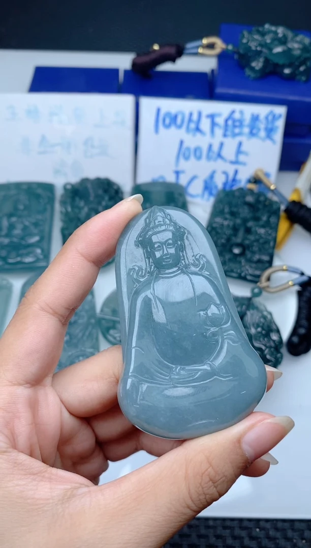 翡翠未镶嵌颈饰