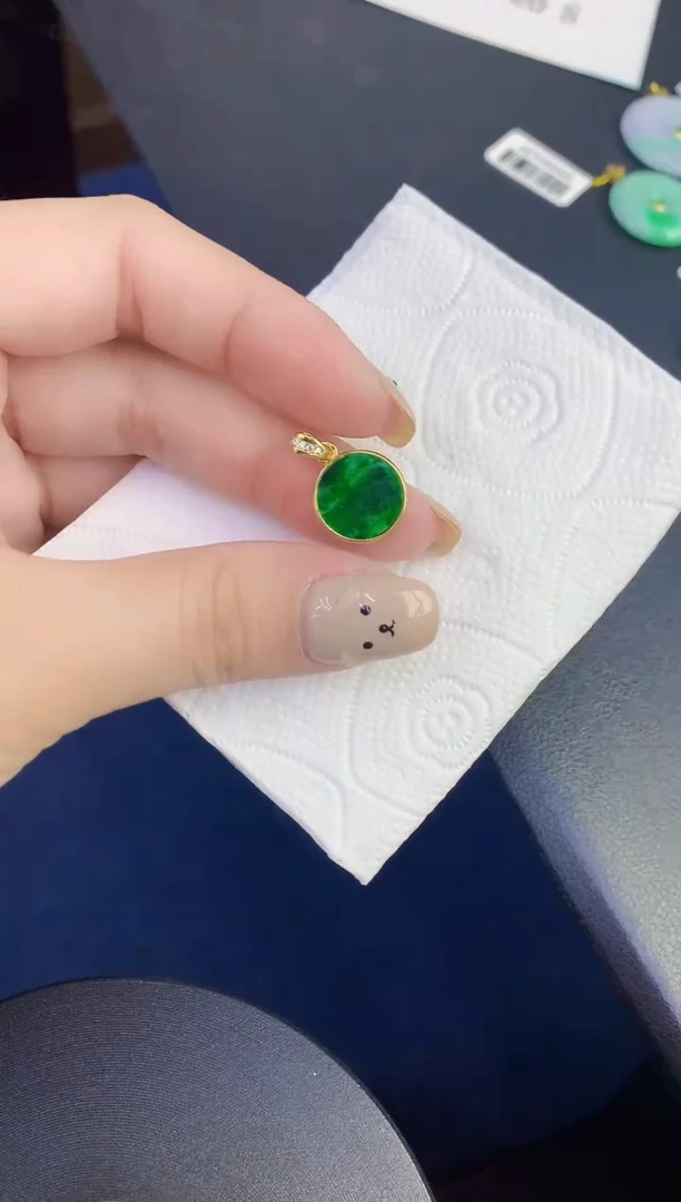 颈饰未镶嵌翡翠缅甸天然翡翠A货