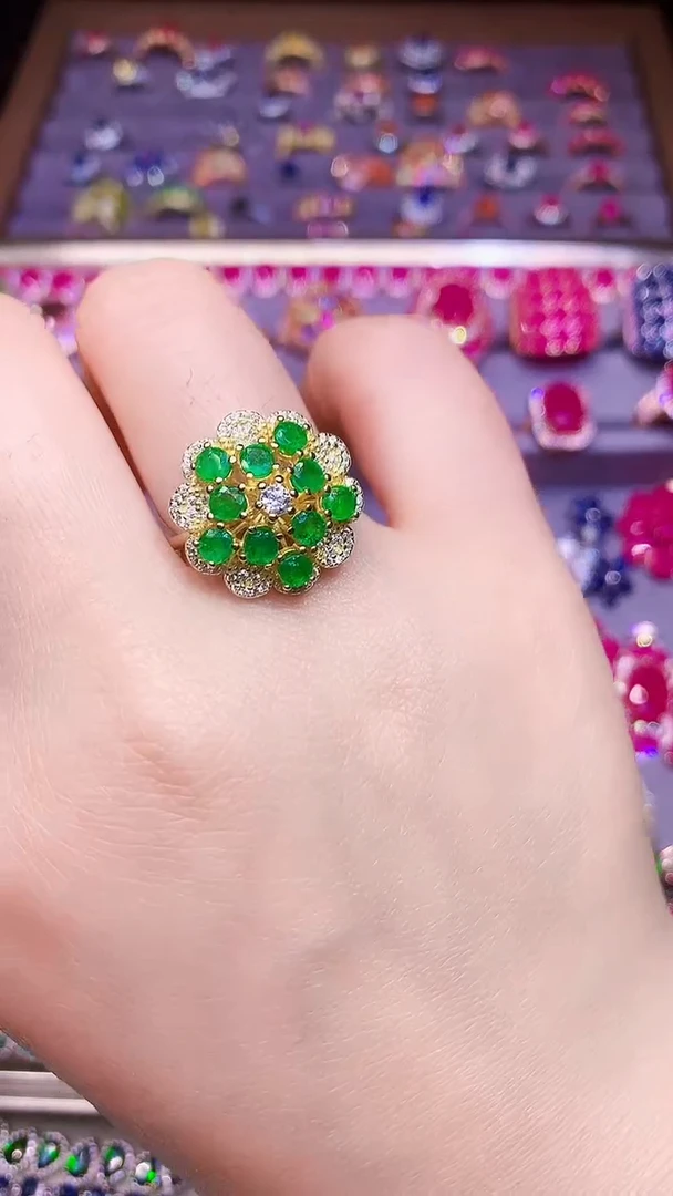 银S925镶嵌戒指祖母绿....