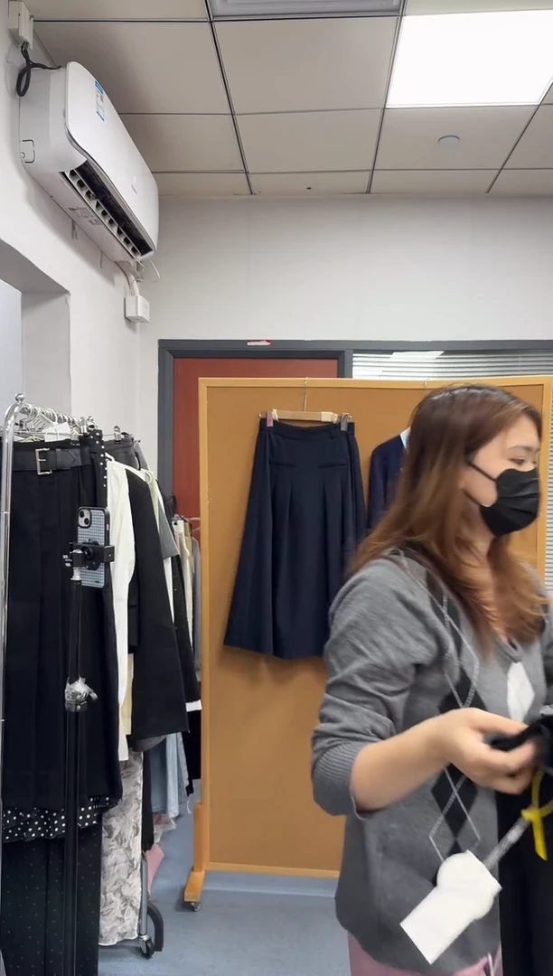 恐龙阿姨白色休闲裤L码