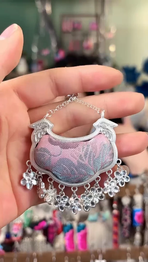 彩云南阁非遗老绣饰品564*