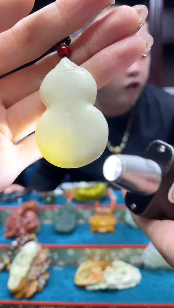 未镶嵌岫玉吊坠·