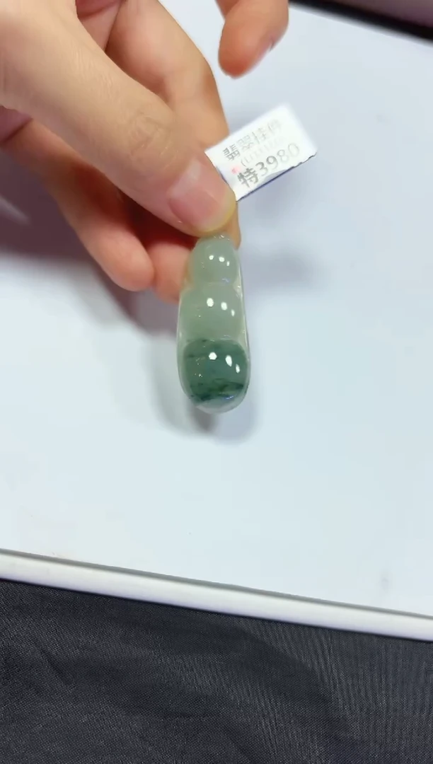 颈饰未镶嵌翡翠挂件