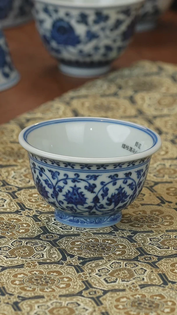 盖碗舜瓷缠枝莲小压手杯
