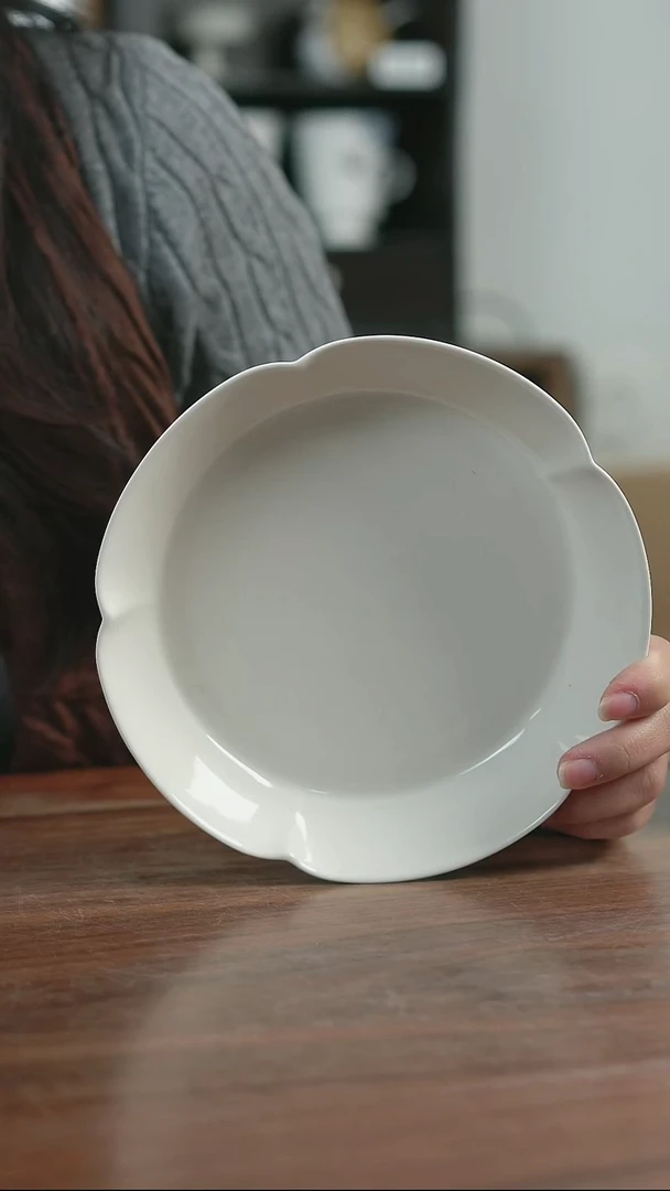 瓷花口小盘 釉色随机 微瑕