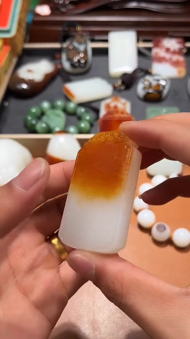 未镶嵌和田玉把件龙***。和田玉