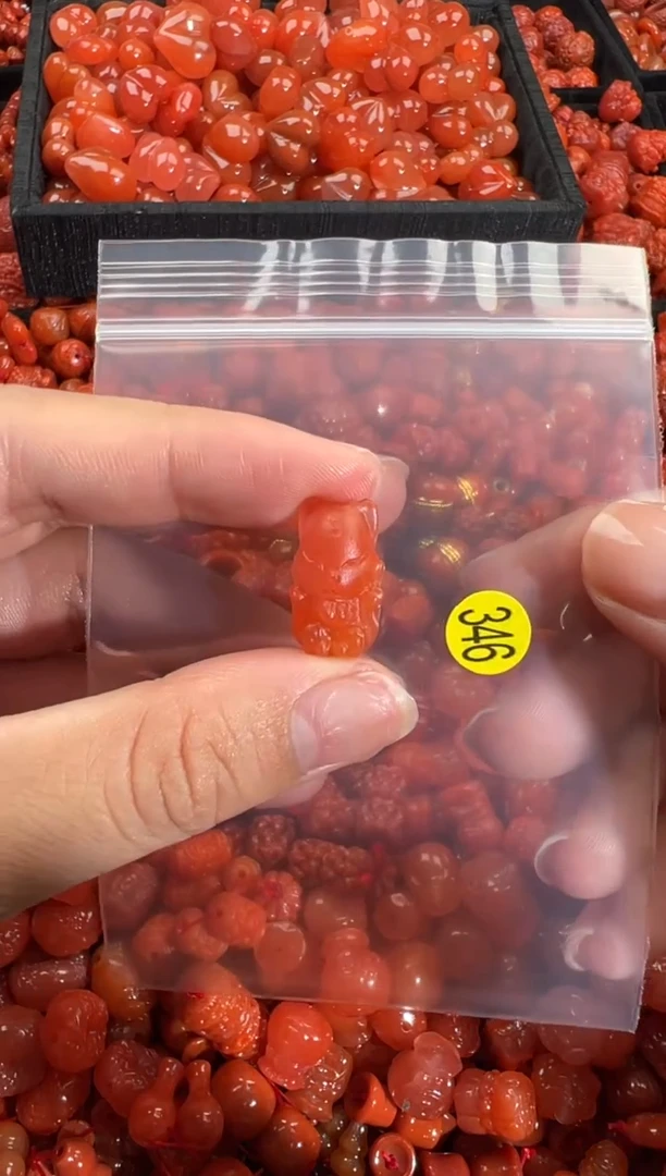 南红玛瑙未镶嵌颈饰1