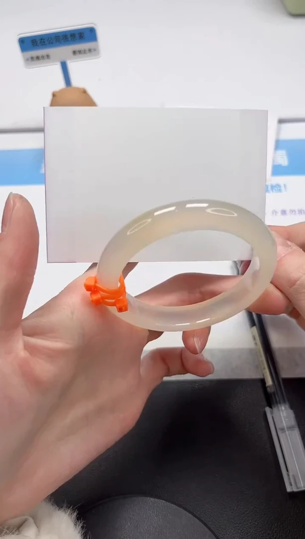 【闪购商品】石英质玉手镯未镶嵌V126-55.2