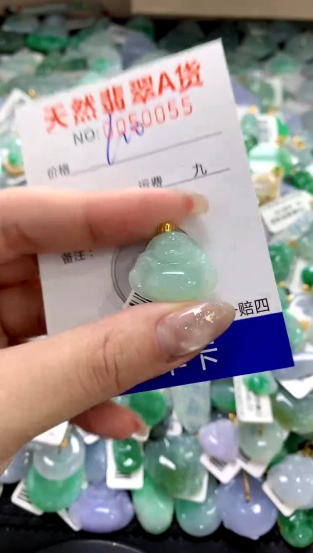 颈饰18K金镶嵌翡翠1111111111111111