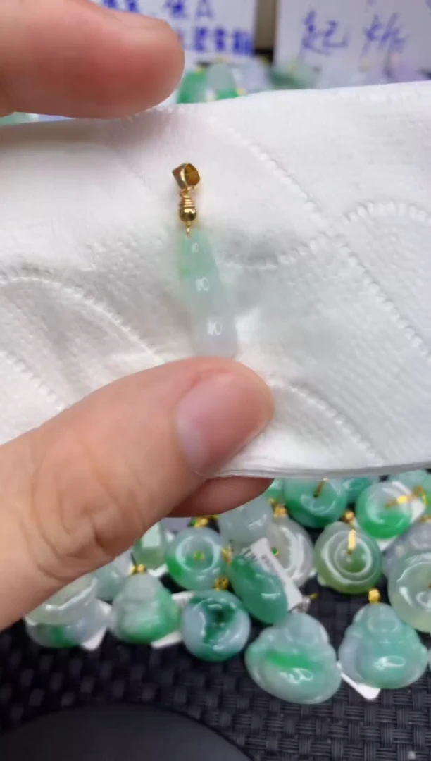 翡翠未镶嵌颈饰111111111