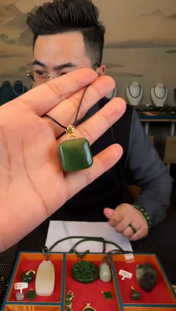 颈饰未镶嵌和田玉方糖