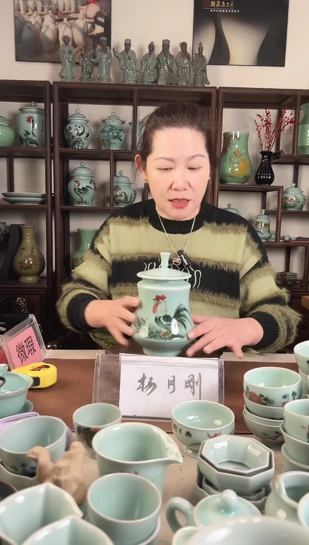 釉中彩 公鸡画 小蛮腰盖罐L